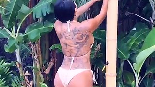 Cute brunette amateur babe sosha masturbating