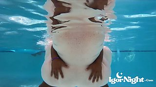 Bbw in the pool