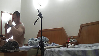 Young amateur sucks rolls very well