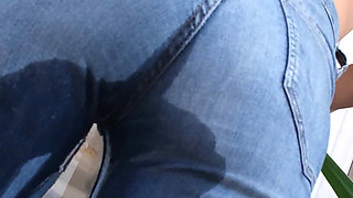 Extreme Jeans Piss!