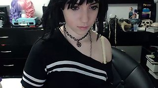 Amateur Webcam Teen Flashes Masturbates