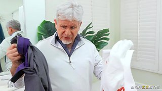 Bubble Bath Self-Care With Cock With Steve Holmes, Sommer Isabella - Brazzers