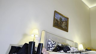 Behind the scenes of an amateur porn producer and a fashion designer big tits hottie for a handjob scene