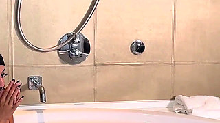 Hijabi Aaliyah Yasin Gets BBC Delivered to Her Hotel Room