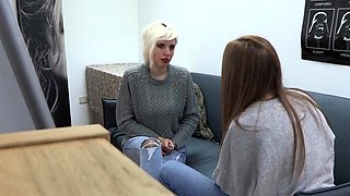 Puffy peach blondes solo toy action