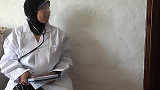 Egyptian Man Visits a Female Doctor for Erectile Dysfunction