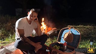 Hunt4k. sexy thin dark haired doesn’t care about her boyfriend and is giving a Sloppy Blowjob to a stranger