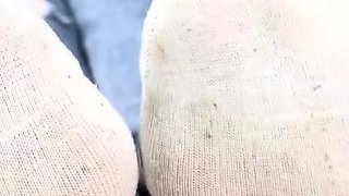 OuiLoveToes aka ouilovetoes OnlyFans - POV foot smelling