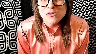 Webcam fun mature brunette with toys cum on cam