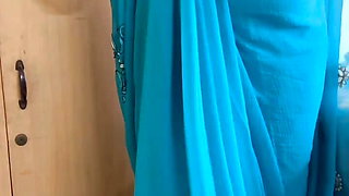 Saree wearing hot sexy Chennai aunty