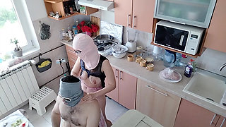 Hot amateur couple having fun in the kitchen. Sexy mom having breakfast in the bedroom, hairy pussy, big tits, big ass.