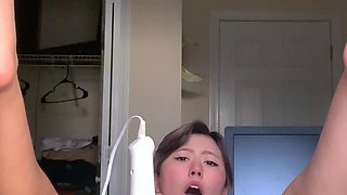 Amateur blonde teen fucks pussy and ass with toy