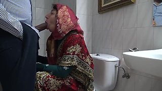 Kurdish Granny Blowjob: Mature MILF Sucks African Immigrant's Cock Till Cum in Mouth