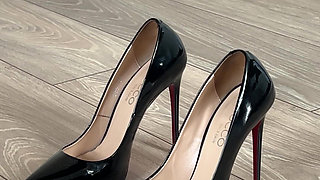 Pumps off, Power on - High Heels Rip off
