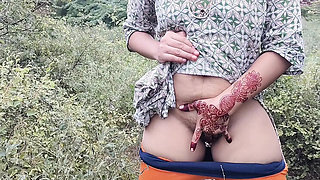 Indian College Girl Kamini Gives Blowjob to Best Friend in Viral Desi Sex Scene