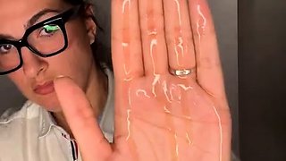 Amateur Foot Fetish Girlfriend Sucks and gives a Footjob