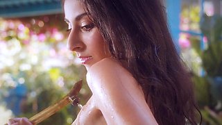 Petite Arab MILF beauty Leighla Habib