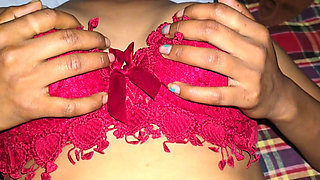 Fingering in my Girlfriend vegina and a lot of pussy came out