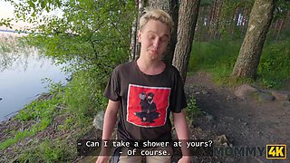 MOMMY4K. A warm family meeting: he got to know Mommys mature pussy in advance