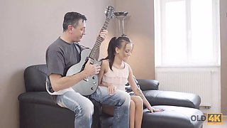 Old4k. girl flashes off figure and gives softcore sheer pleasure to the old man