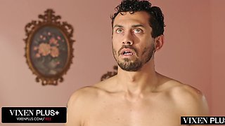 Big cock penetrates luxury MILF Alex Jones