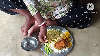Desi bhabhi ne machhi chawal khaya