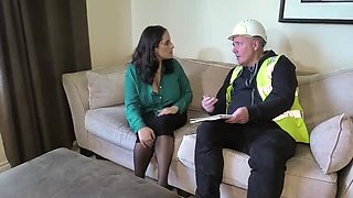Hot British MILF Negotiates with Builder - Hardcore Blowjob & Doggy Style Fuck