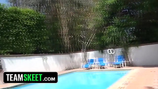 Cute amateur teen fucking outdoor