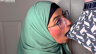 Hijabi Aaliyah Yasin Gives a Super Sloppy Blowjob
