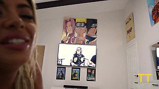 Horny GF Vivianne De Silva Wants to Fuck but BF Is Busy