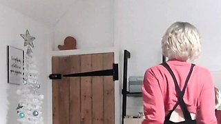 StripCamFun Blonde Amateur MILF Webcam for You