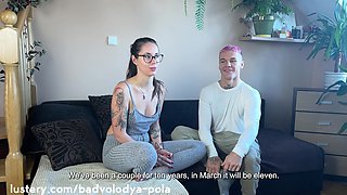 Cute Tattooed Amateur With Glasses Takes It In The Ass