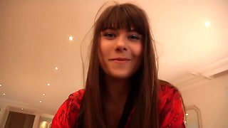 Amy, 37, has sparkling eyes... - Jacquie et Michel TV