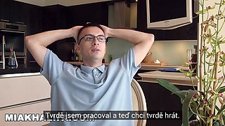 Mia Khalifa - arabská pornohvězda učí innocent, jak mít sex se ženou