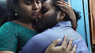 Mallu Hot Girl Half Saree Romance with Lip Lock, Desi Malayali Girl Half Saree Hot Romance with Lip Lock, Mallu Couple Hot Kiss