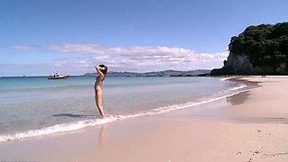 Brunette who loves to play with herself on the beach