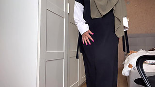 Friend's Arab Wife Gives JOI