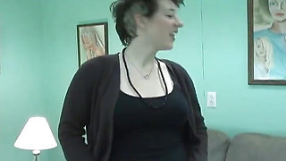 Amateur casting with brunette