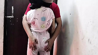 Desi hot girl ko hotel me jabar dasti pakad ke pel diya