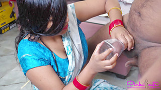 Sperm Donate- Neighbor aunty took out sperm from my Lund in a box for her daughter-in-law, She gave me sexy Blowjob in Saree.
