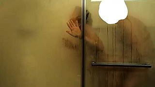 Amateur czech babe stripping and taking shower