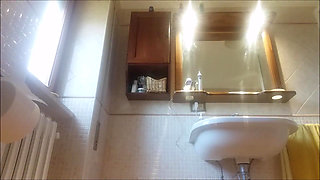 Vulgar Italian Makes You Pee on the Penis and Belches!