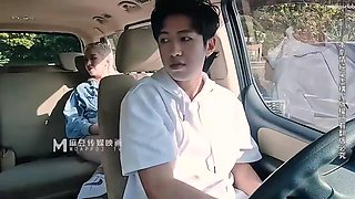 Asian man fucked slut in car