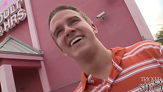 Fooled Str8 gets gloryhole BJ be4 he fucks gay dude