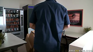 Fucking The Vending Machine Dude With Johnny Castle, Juelz Ventura - Brazzers