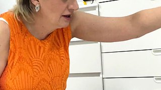 Masturbation close up Tamara big clit