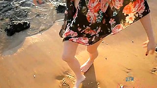 Amateur Foot Fetish Girlfriend Sucks and gives a Footjob