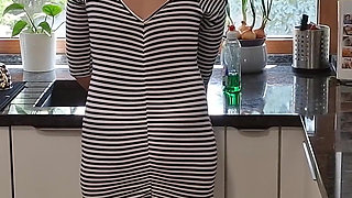 Kitchen Sex with Stepmom While She Washes the Dishes Squirt & Creampie