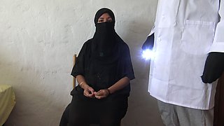 Iraqi Muslim Wife Is Shocked When African Doctor in London Flashes His Big Black Cock!!!