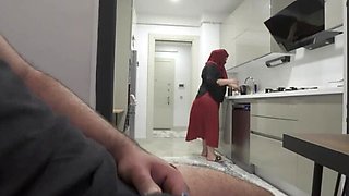 CAUGHT IN THE ACT: MUSLIM MILF BUSTS MAN MASTURBATING